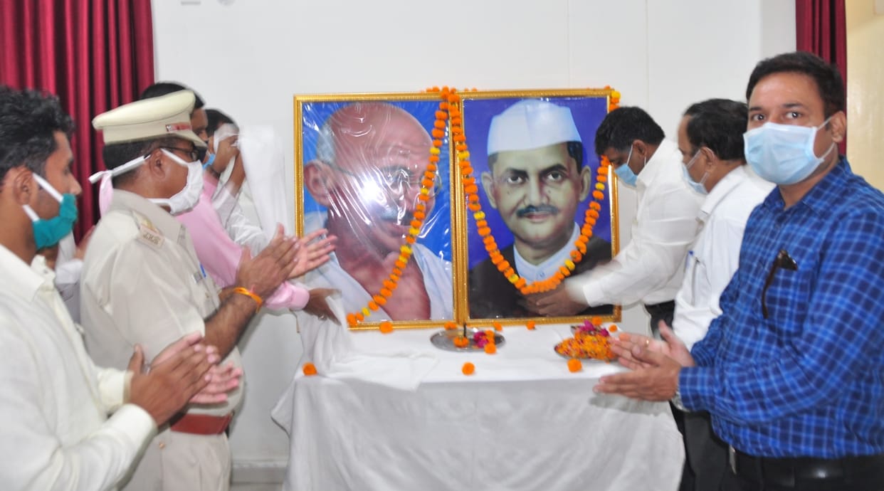 Mahatma Gandhi and Shastri remembered on Jayanti