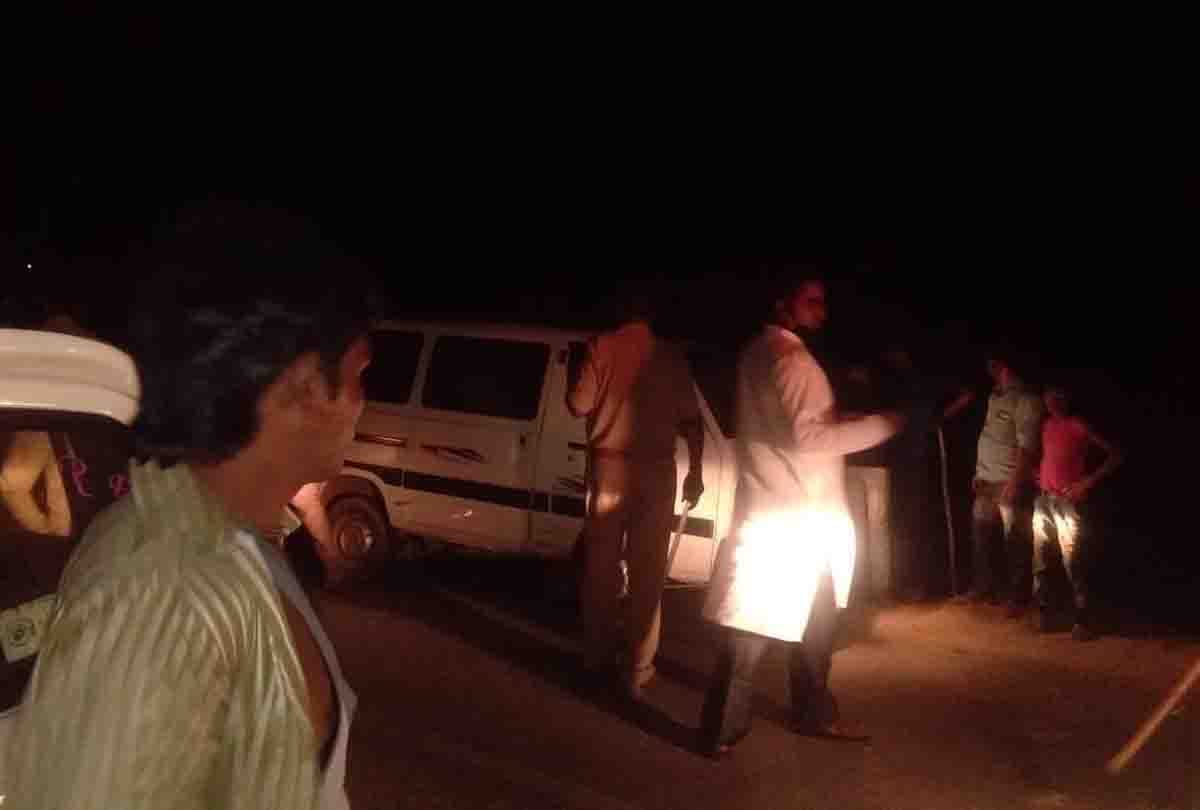 Kannauj: Two sides fight to the ground, firing several rounds, panic in the area