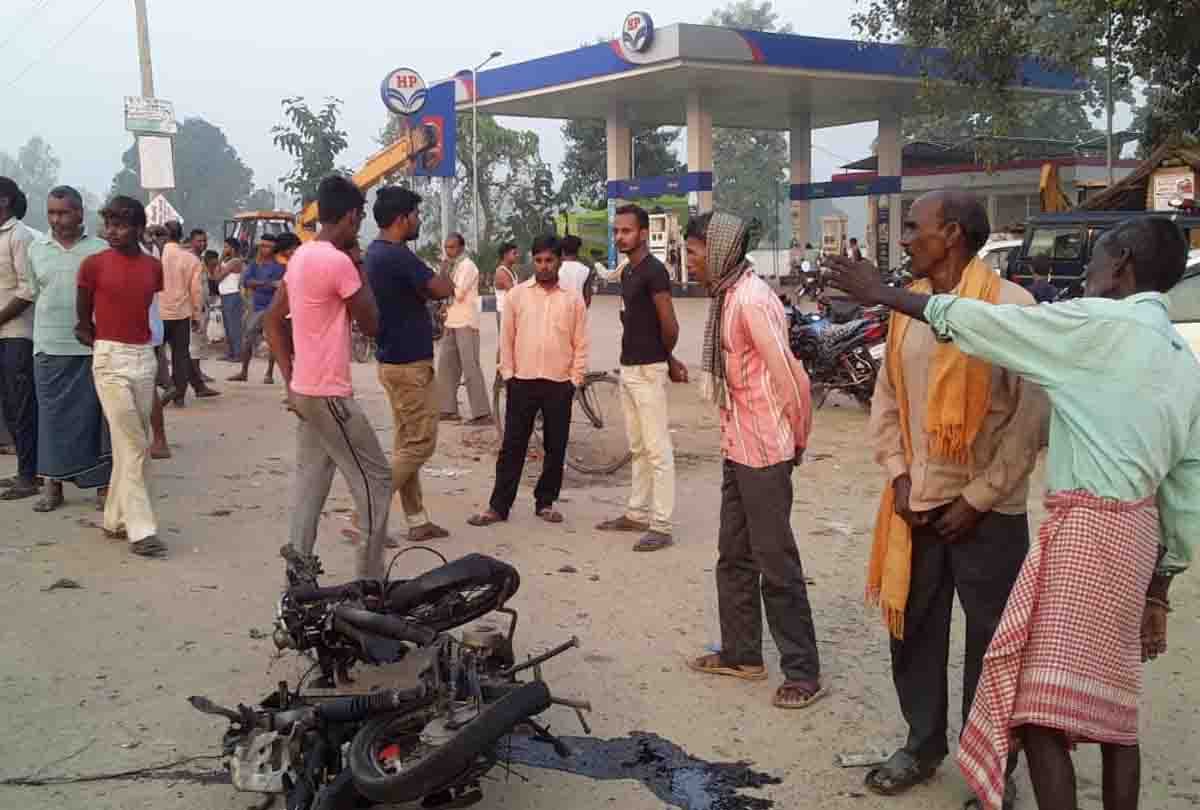 Unnao: Bike jumped on the breaker, explosion of firecrackers in the bag, death of young man