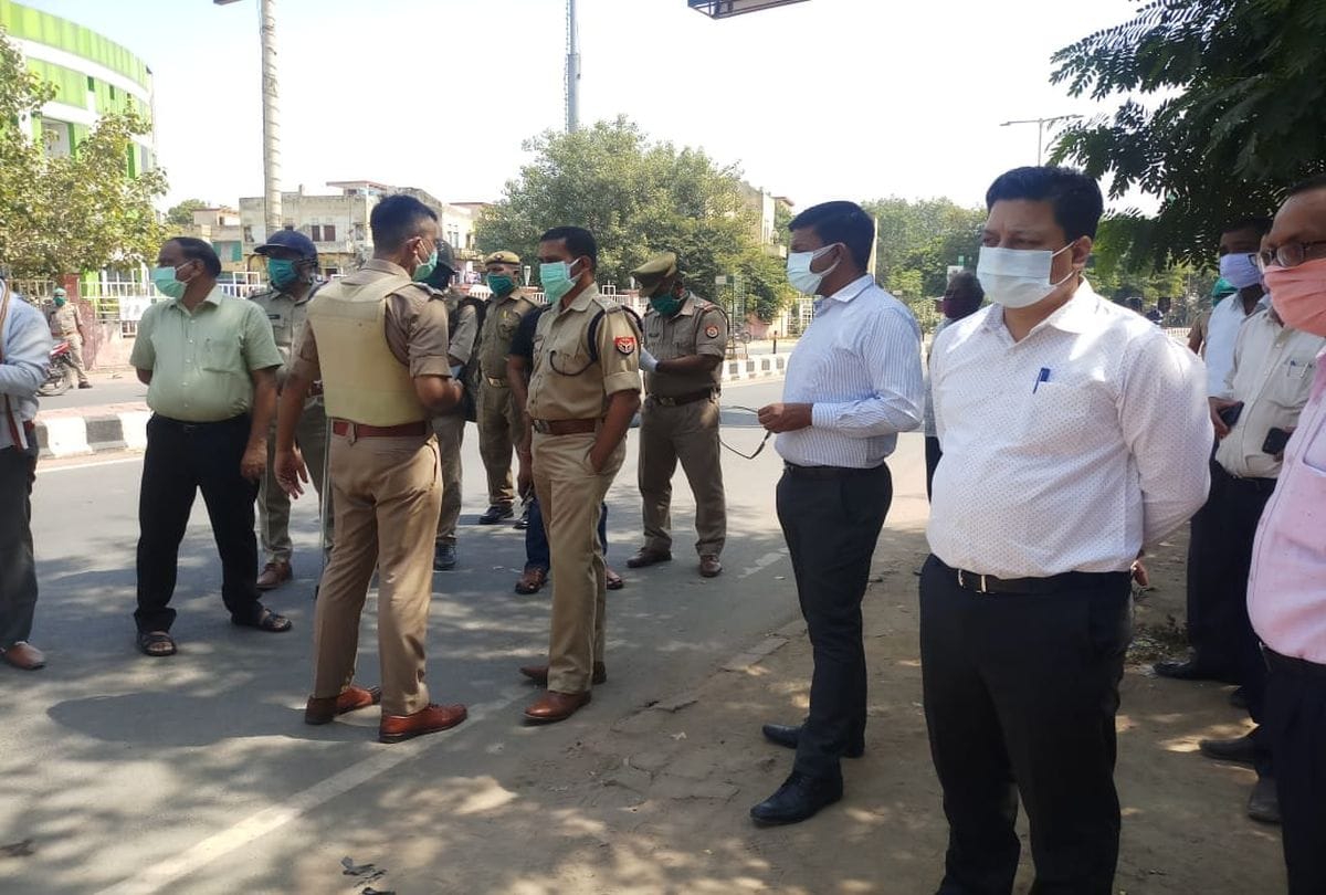 Hathras Case News: sanitation workers protest in agra