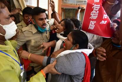 SP activists Ruckus, 12 jailed in BJP national secretary Vinod Sonkar's program