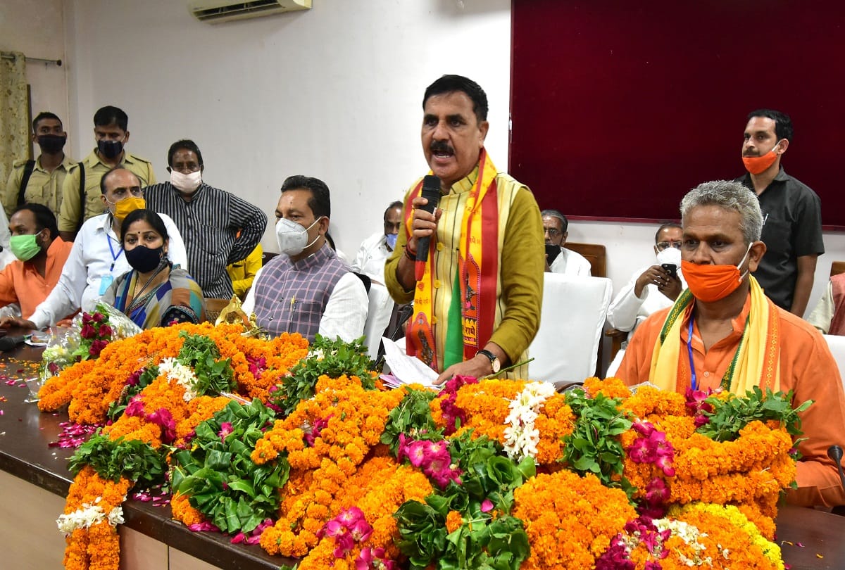 BJP National secretary Vinod Sonkar said - Burning the dead body in the night is wrong, the government suspended the officers who made mistakes