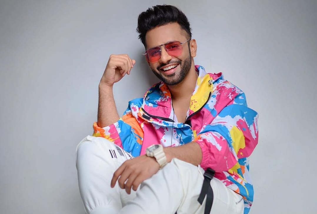 Rahul Vaidya questions todays fashion in todays world users connect it with urfi javed bikini video