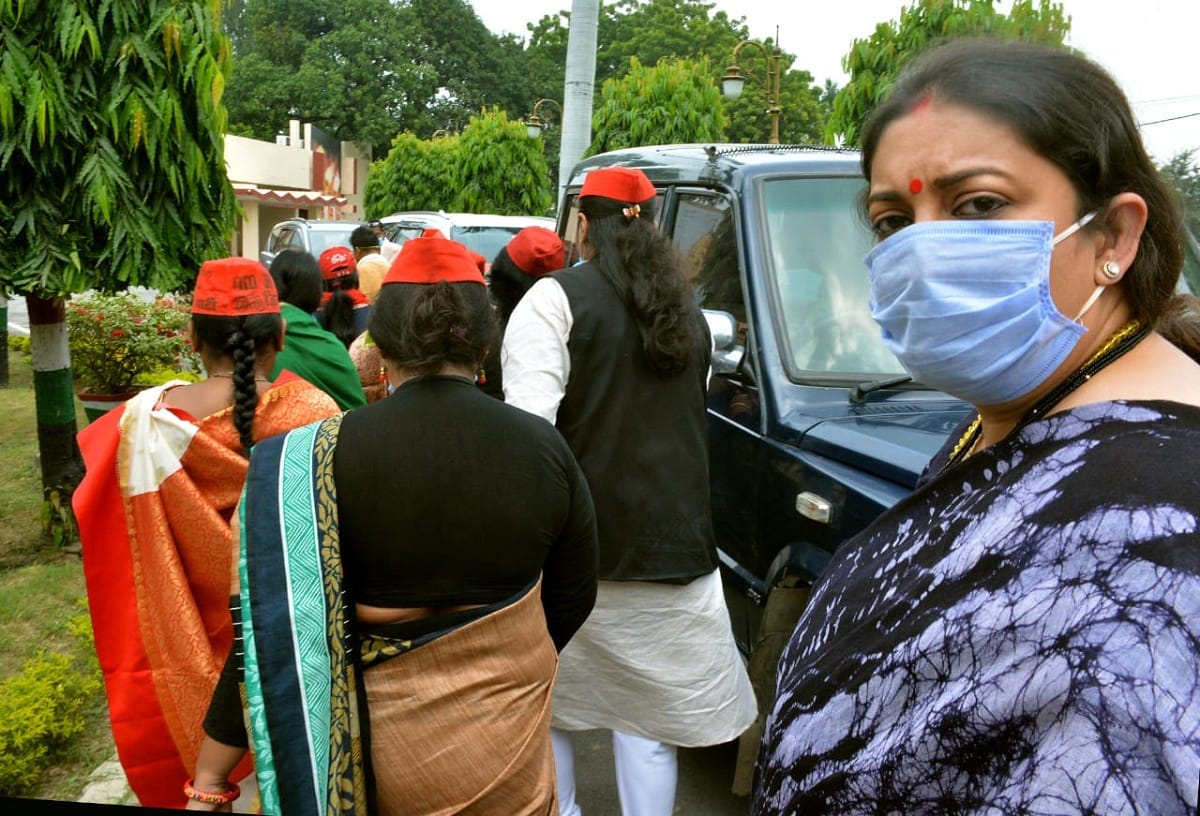 Smriti Irani reached Banaras faced opposition from Congress-SP workers protest on Hathras case