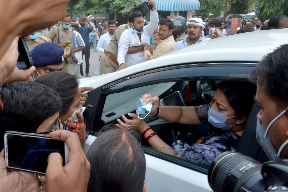 Smriti Irani reached Banaras faced opposition from Congress-SP workers protest on Hathras case