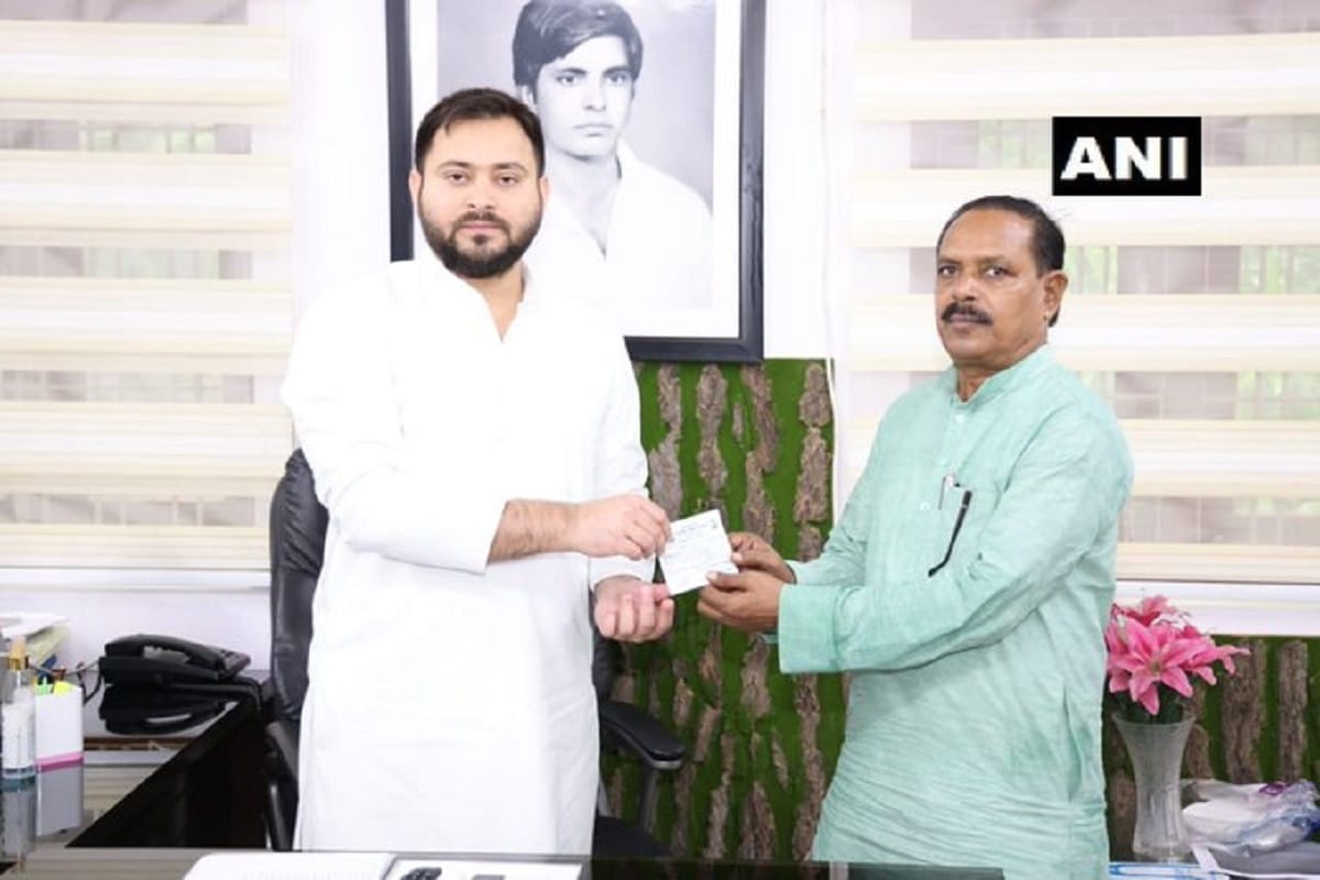 bihar election 2020 BSP Bahujan Samaj Party Bihar unit chief Bharat Bind joins RJD Rashtriya Janata Dal Tejashwi Yadav gave party membership