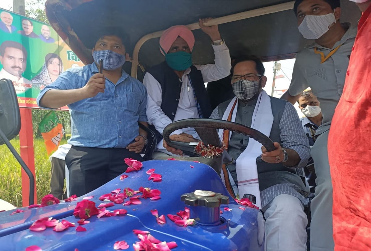 Union Minister Mukhtar Abbas Naqvi attacks Congress and other oppositions on farmers bill