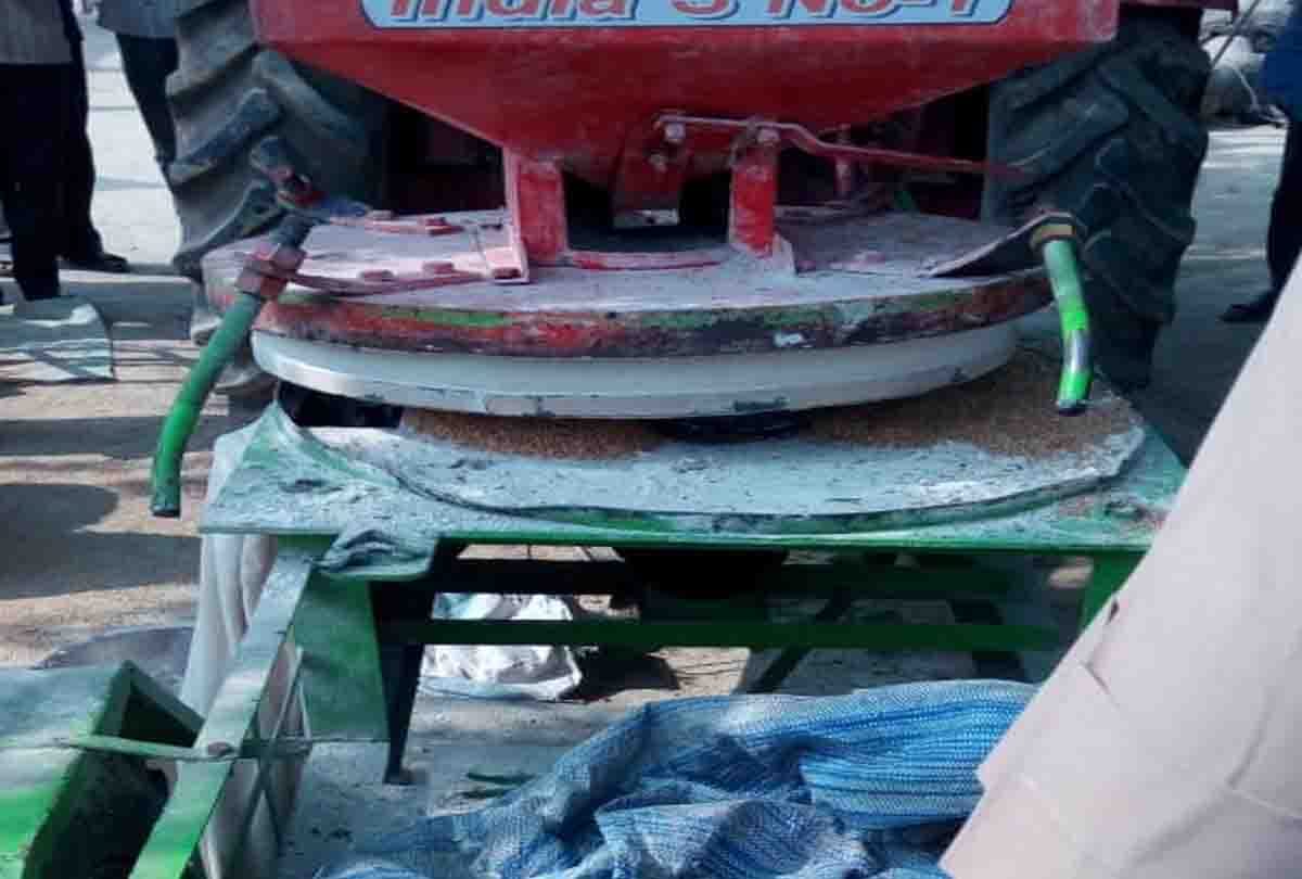 Threat in flour mill, youth dies