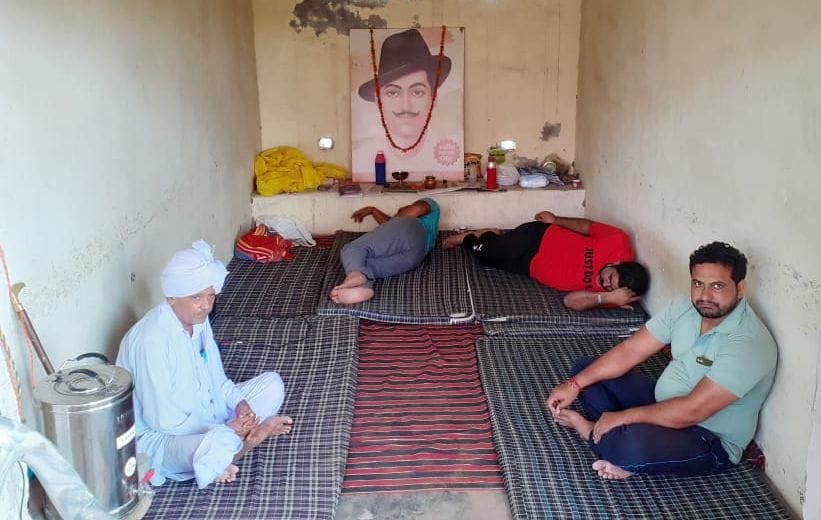The ill health of a young man sitting on hunger, was taken to Hospital at night.