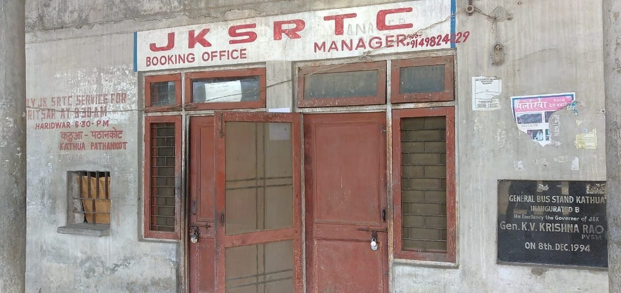 Municipal Commety Kathua locked the SRTC ticket counter