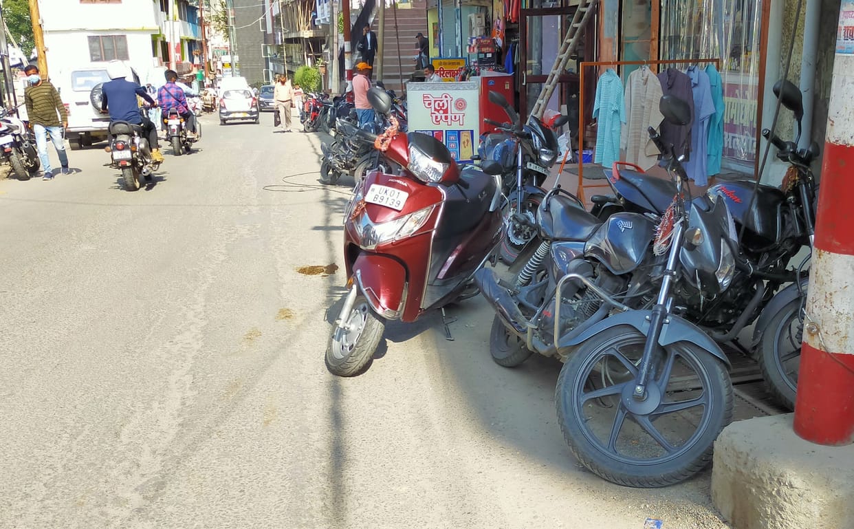 Railroad of vehicles in the city, municipality fails to provide parking
