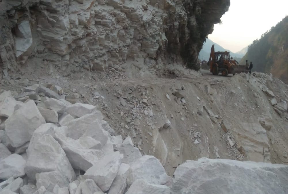Unlock 5.0 in Uttarakhand Latest News Today: Badrinath Highway Closed after Landslide, Vehicle Traffic jam