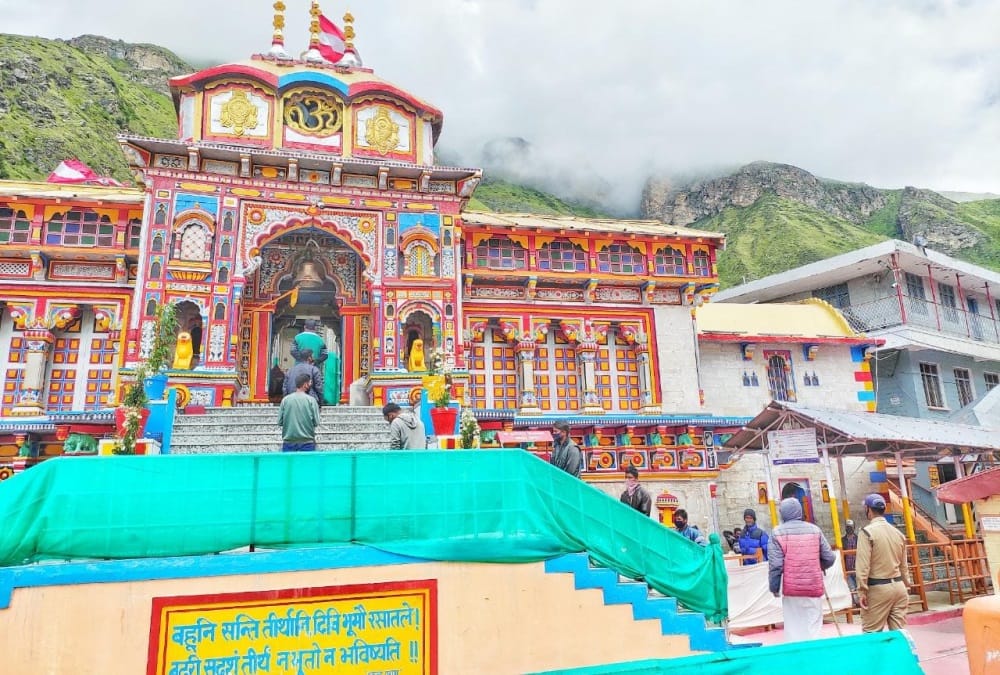 Uttarakhand News: Construction will be removed from 70 meter radius of Badrinath temple