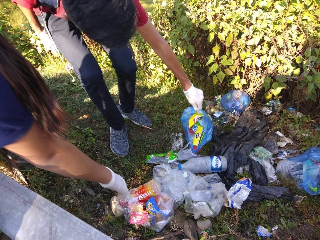 Collected large amounts of plastic waste in four km walk
