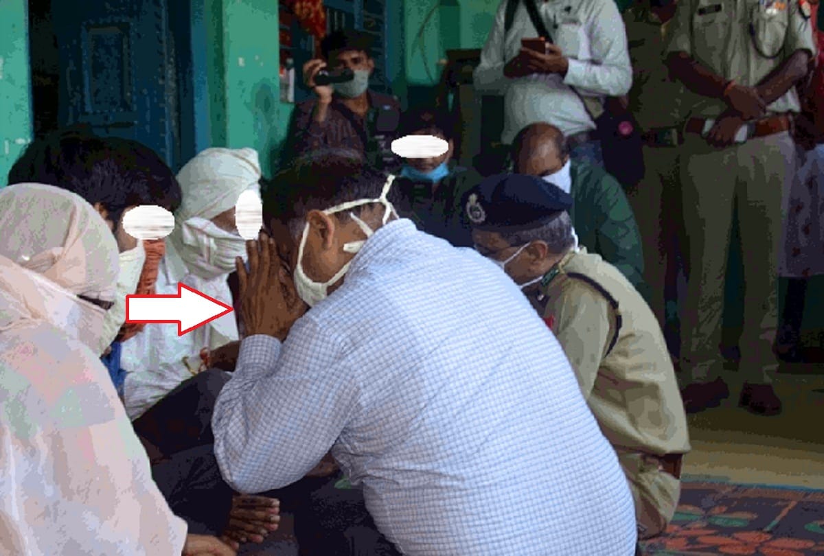 Hathras Rape Case News Father asked officers, why did not show face of daughter