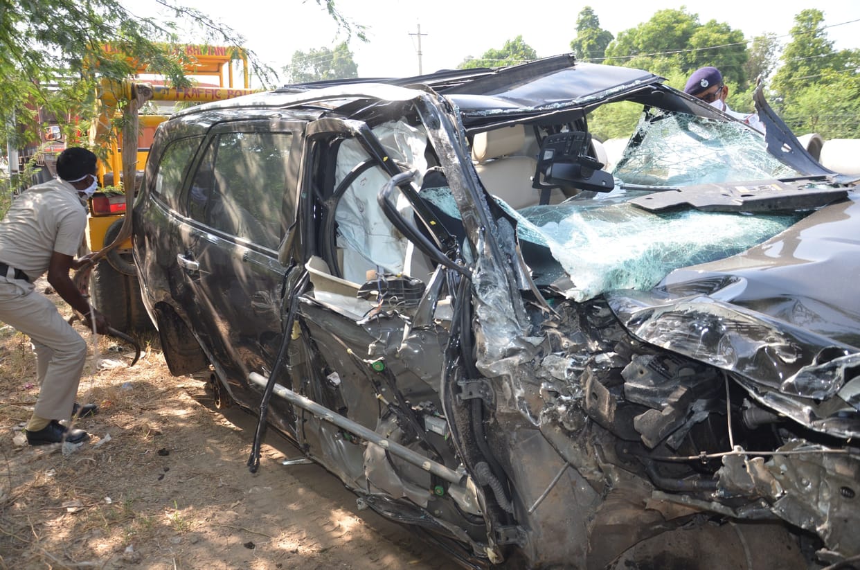 accident, car and truck collaps, road jam