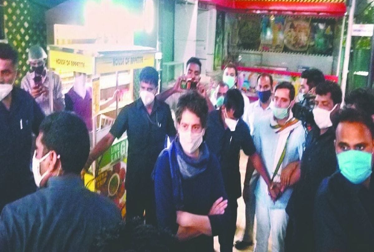 Hathras Case Rahul Gandhi and Priyanka Gandhi Vadra stay on Toll Plaza on yamuna expressway