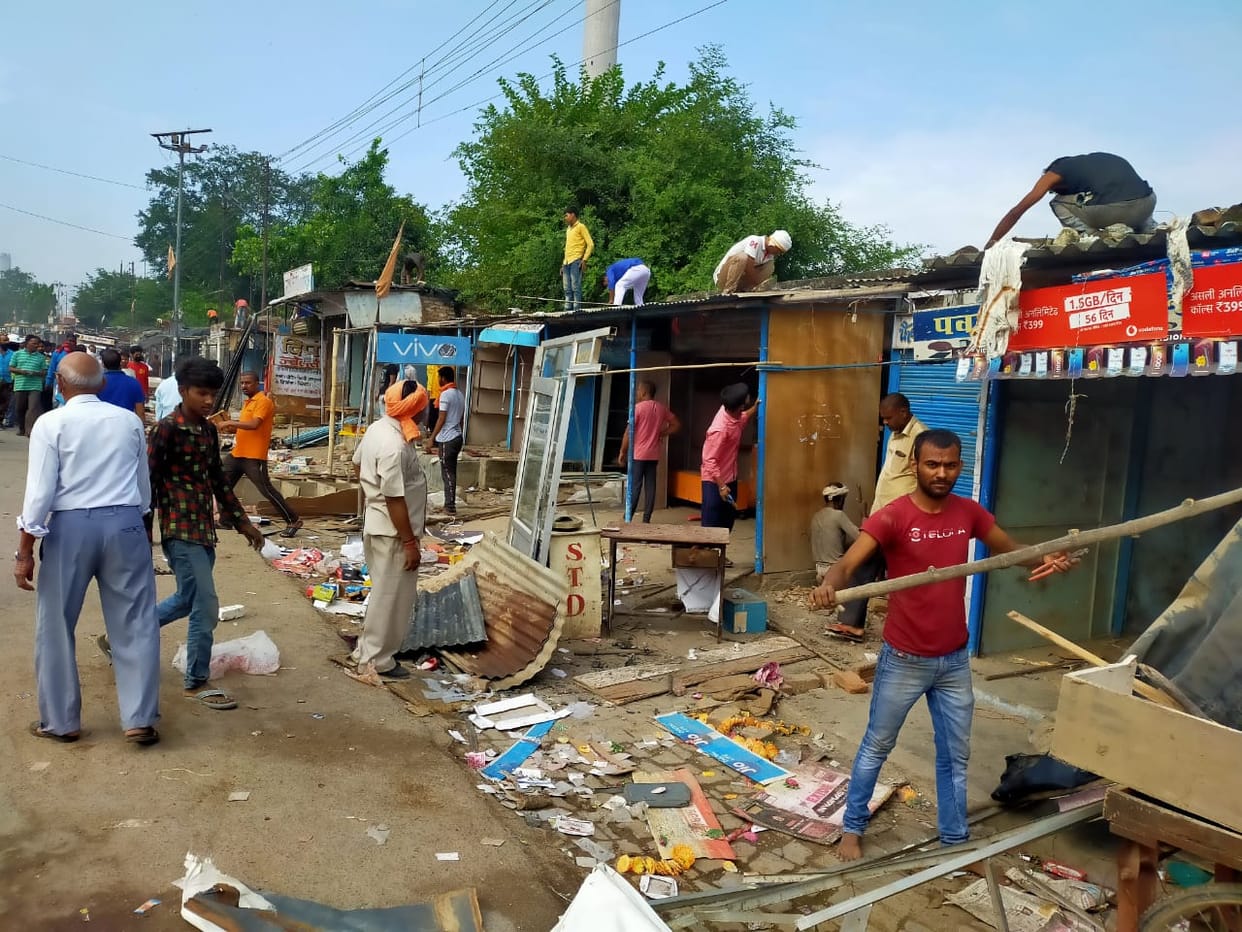 Demand to make boundary wall leaving 15 feet from the main road