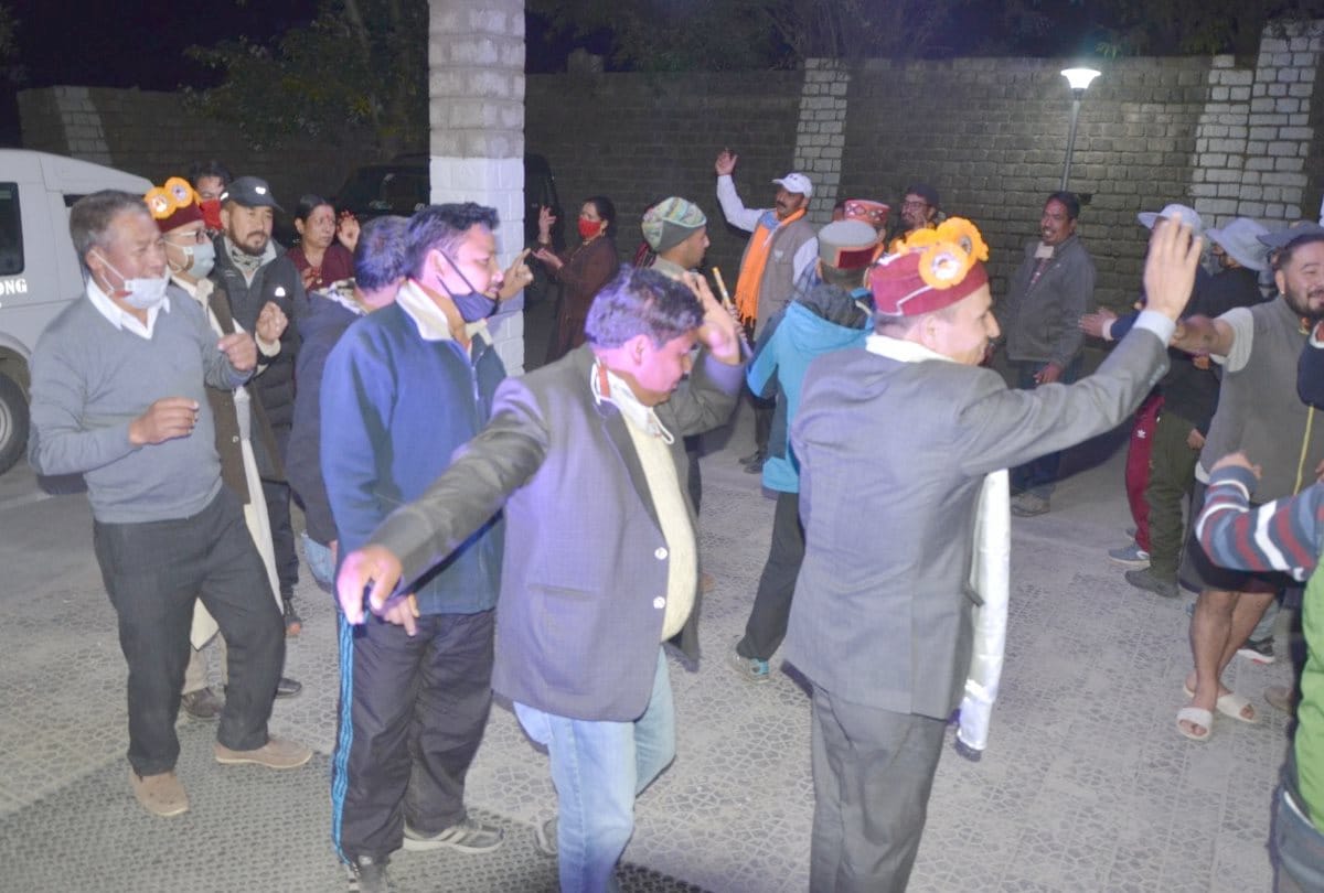 Atal Tunnel Rohatng, Lahaul people celebrate and dance