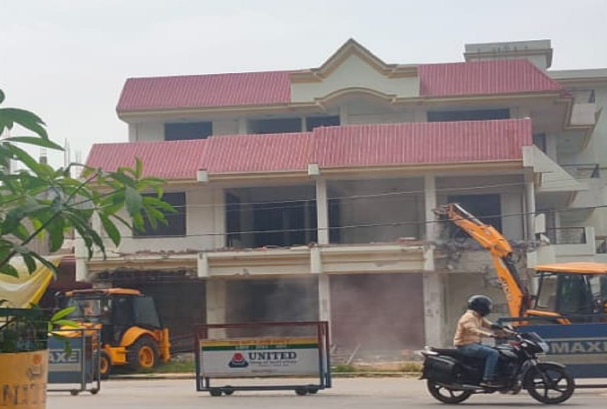 Bulldozers run to Dilip Mishra in Prayagraj by Prayagraj Vikas pradhikaran