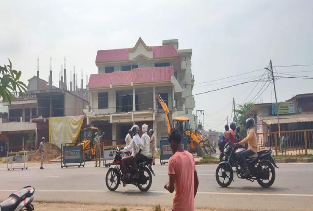 Bulldozers run to Dilip Mishra in Prayagraj by Prayagraj Vikas pradhikaran