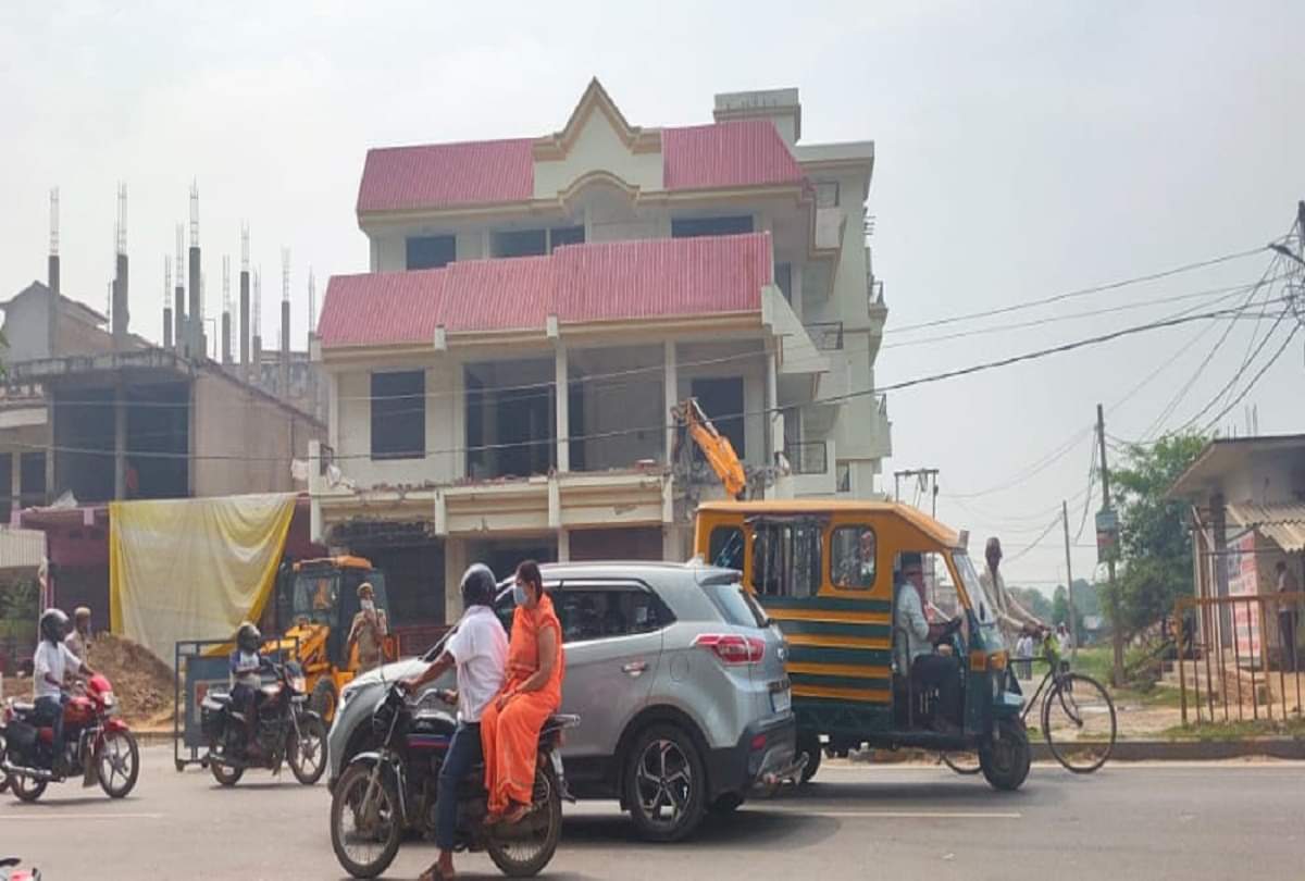 Bulldozers run to Dilip Mishra in Prayagraj by Prayagraj Vikas pradhikaran