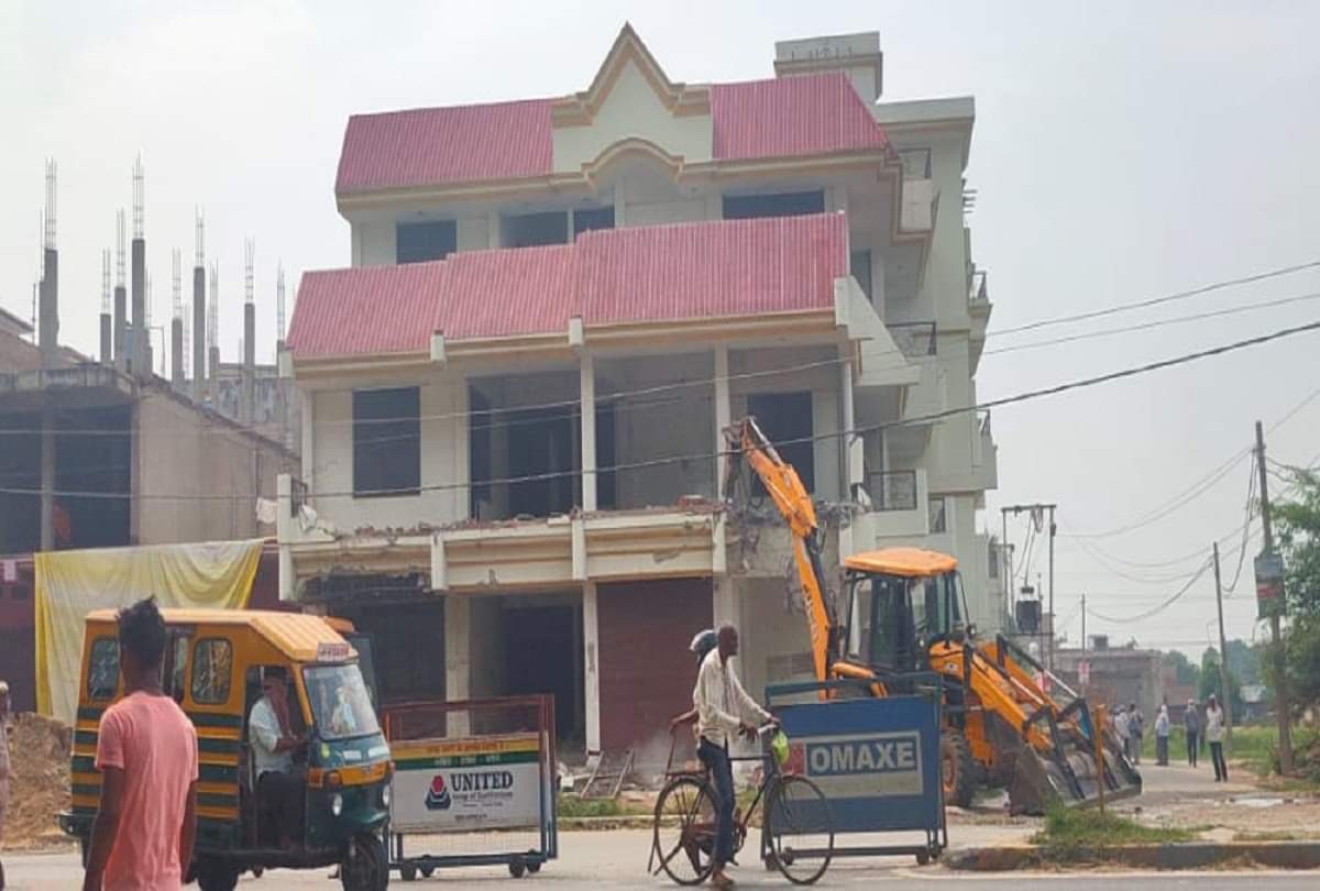 Bulldozers run to Dilip Mishra in Prayagraj by Prayagraj Vikas pradhikaran