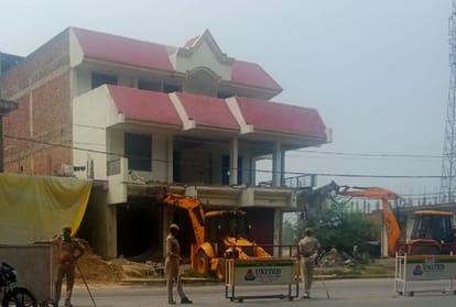 Three-storey lodge of former block chief Dilip Mishra could not be demolished on second day also