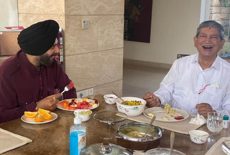 Harish Rawat reached at Navjot Singh Sidhu residence in Amritsar