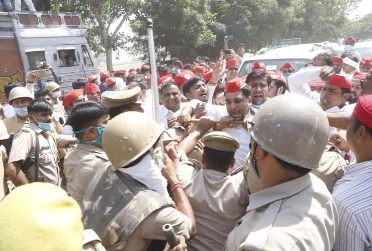 Up Samajwadi Party Chief Goes To Hathras Police LathiCharge On Leaders