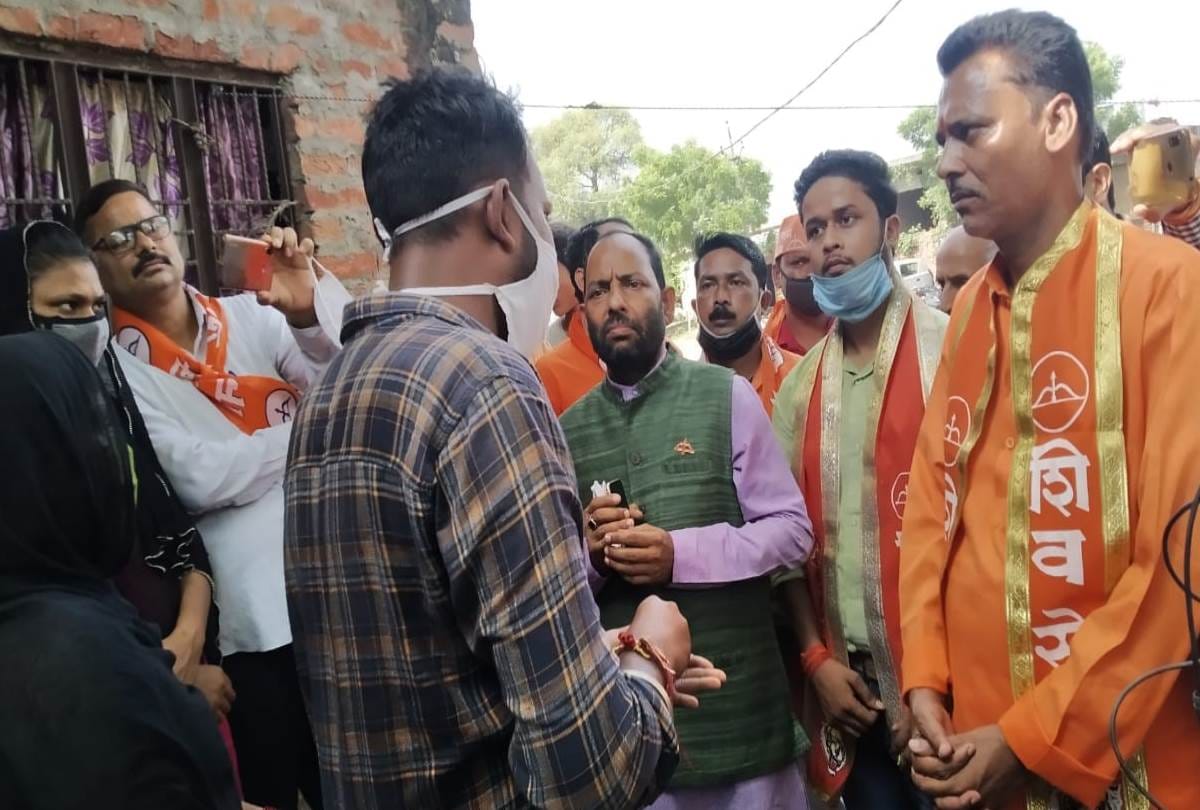 state chief of shiv sena and Awadh Kesari reached victim's home in Balrampur