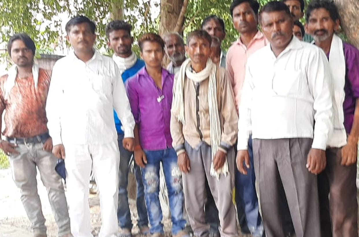 khet ke kateele taar par giree echatee lain se kishoree kee maut