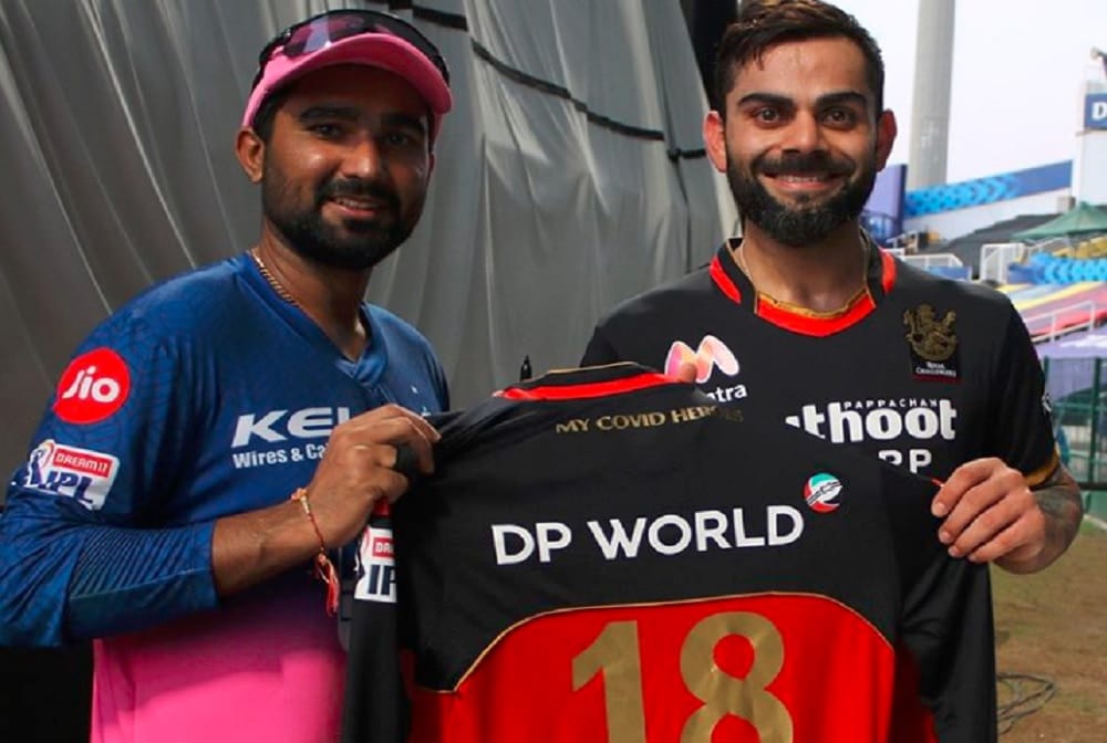 RCB vs RR IPL 2020: virat kohli gifted rahul tewatia his signature jersey 