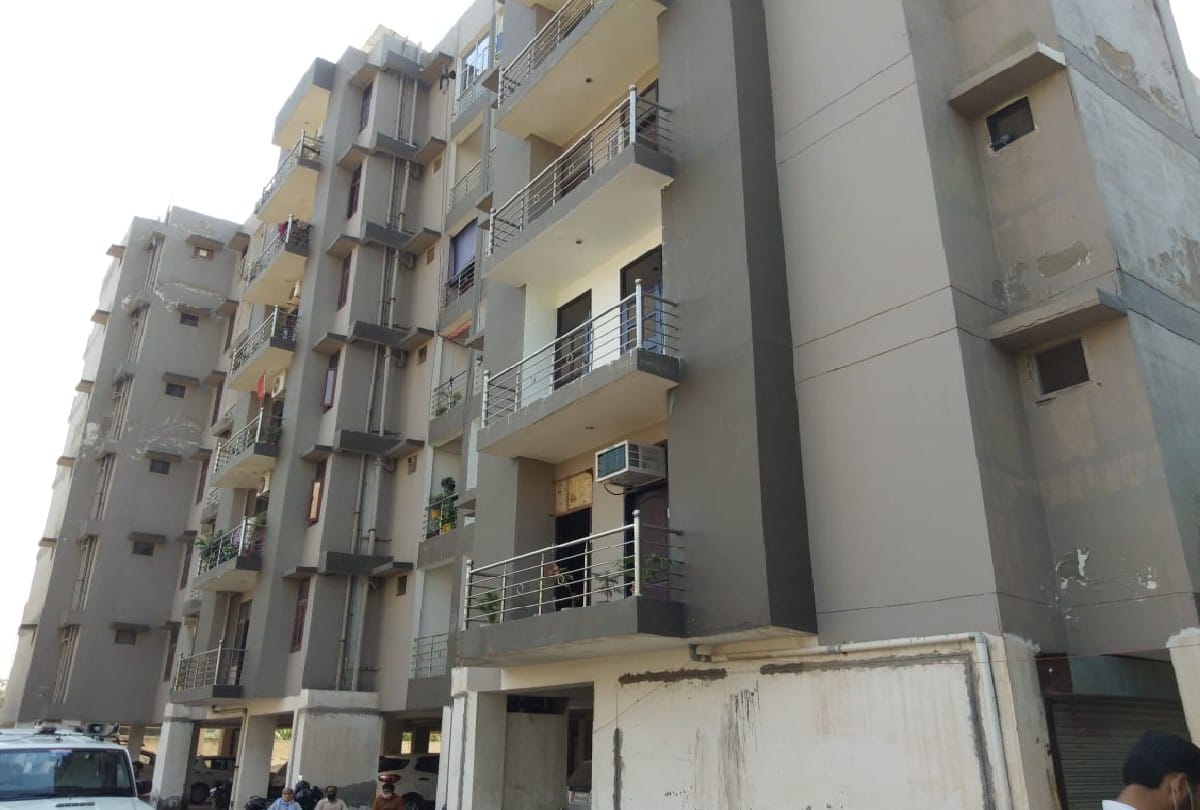 Bookseller found dead in the apartment in mathura