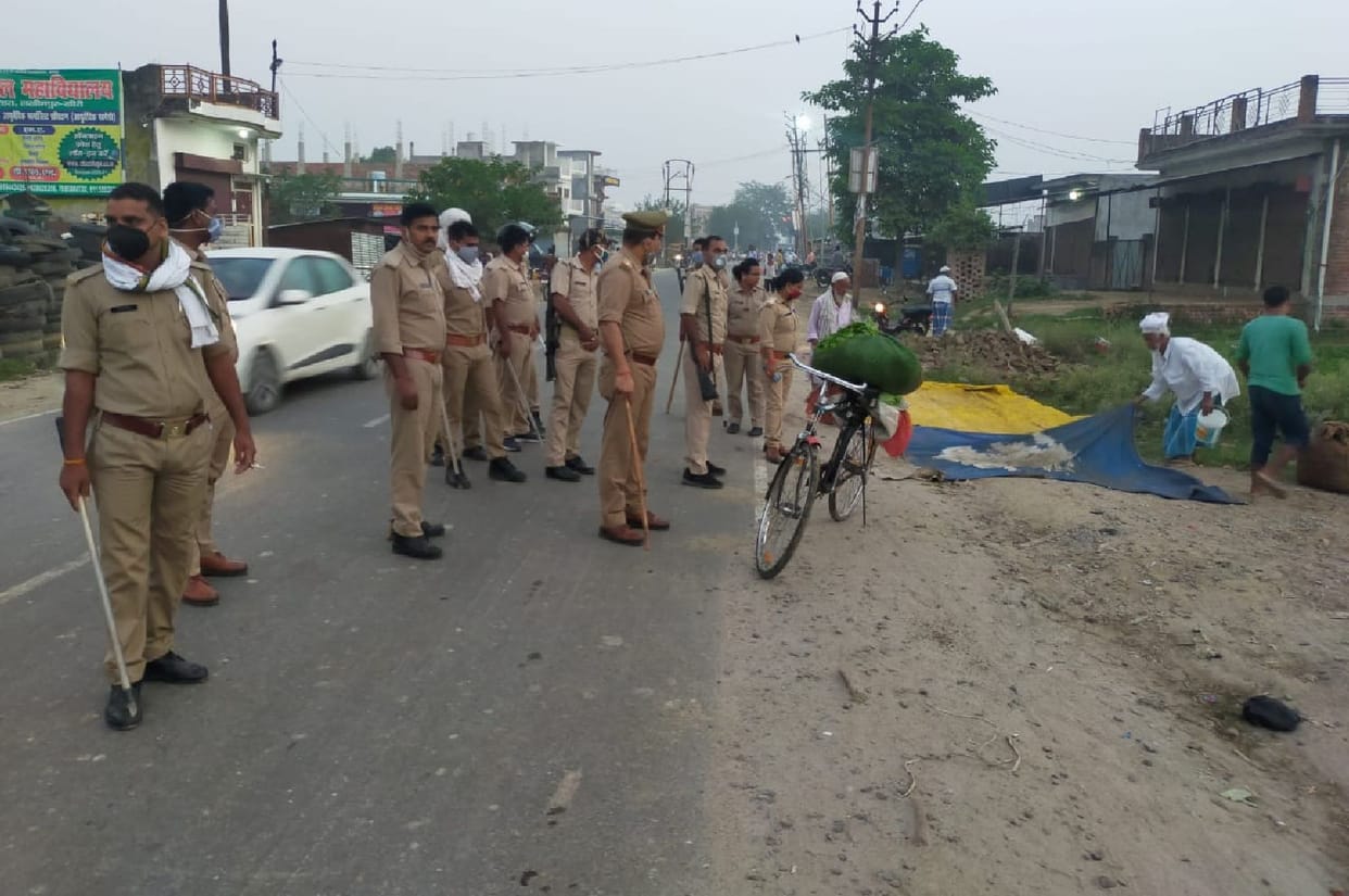Illegal vegetable market removed, commotion for three hours