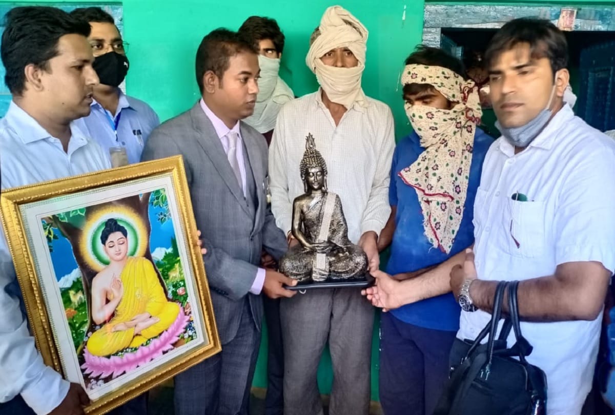 hathras case latest updates in hindi Rajratan Ambedkar and AAP representatives meet victims family