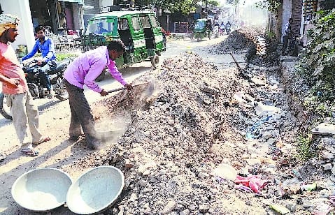 Santosh got angry when the staff of the corporation was seen raising the soil