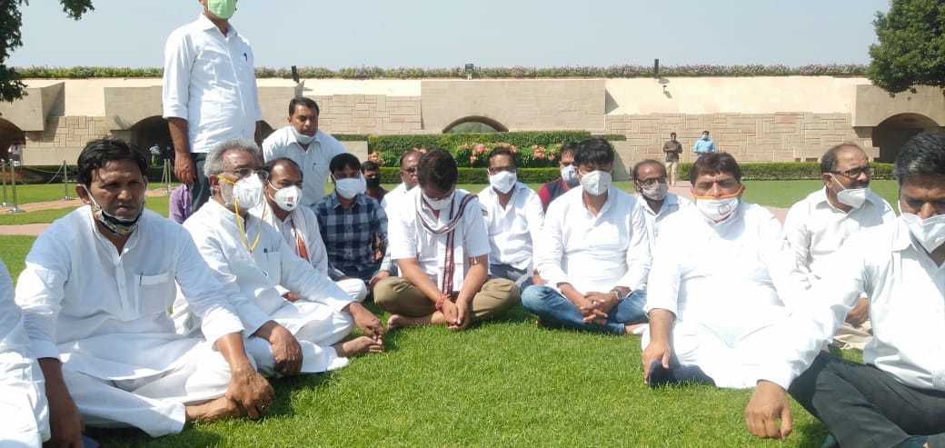Silent Satyagraha at Rajghat for Hathras daughter, Congress will complain to Women Commission on indecency with Priyanka Gandhi