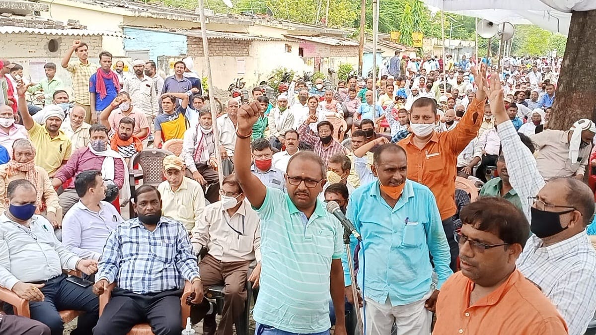 Power worker protest for there demand power Demolition of power system in purvanchal districts
