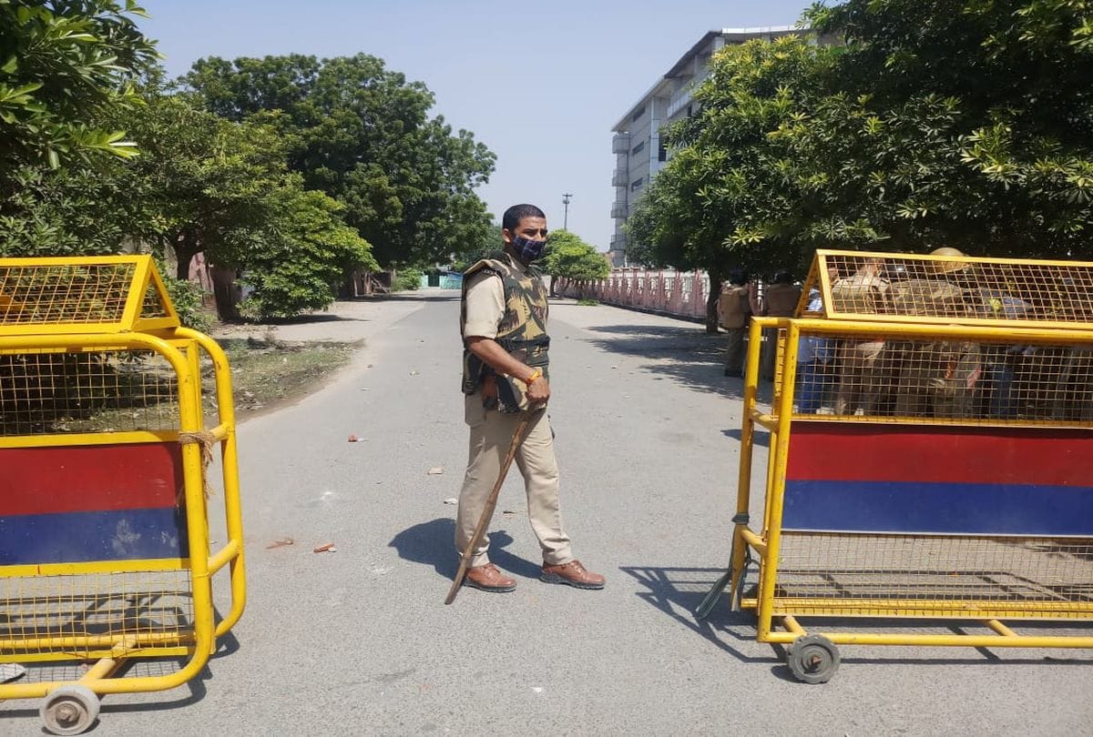 Hathras Case News: Police Alert in Agra
