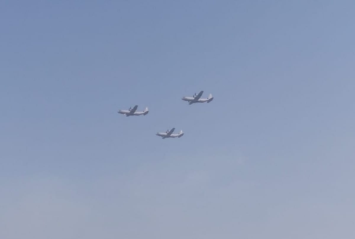 Purvanchal Expressway: Air Force fighter jets landed on the runway, Hercules' power was seen