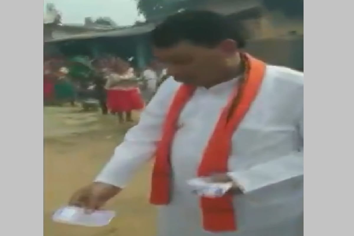 MP Congress complains to EC after video of BJP leader Bisahulal Singh distributing money to girls goes viral