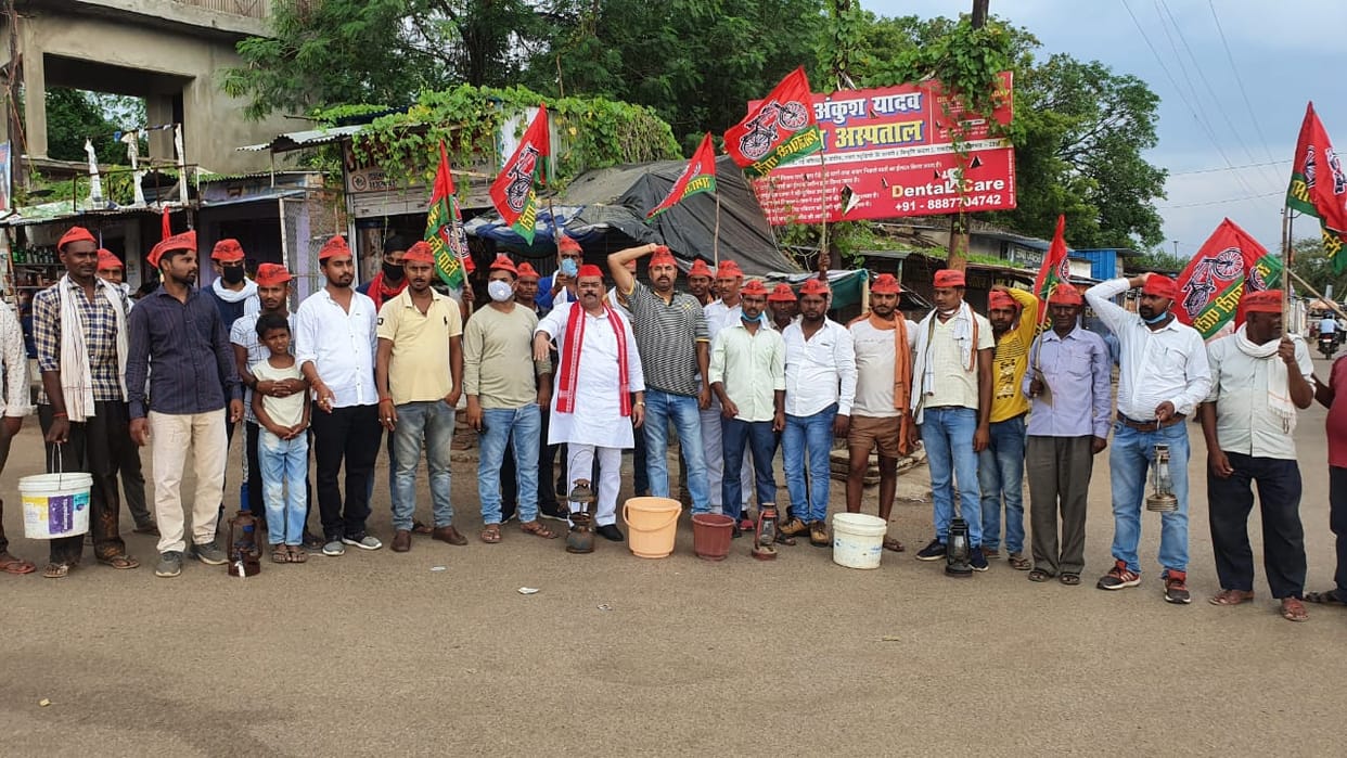 SP and Congress come out in support of agitated electrical workers