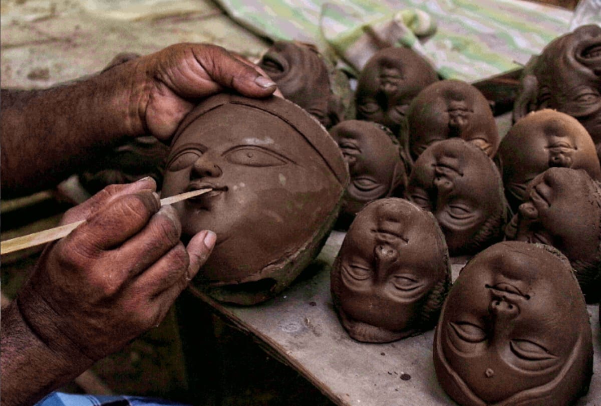 Goddess durga idol ready but buyers are less only 10 percent business left in corona period