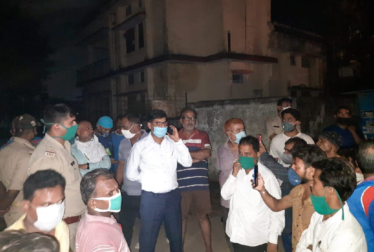 People angry electricity throughout the day descended on streets late evening
