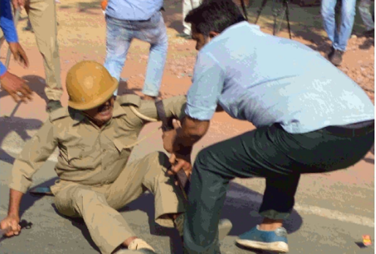 Hathras Rape Case News in Hindi: Connection With Pfi Police Keeps An Eagle Eye On Villagers And Their Routine