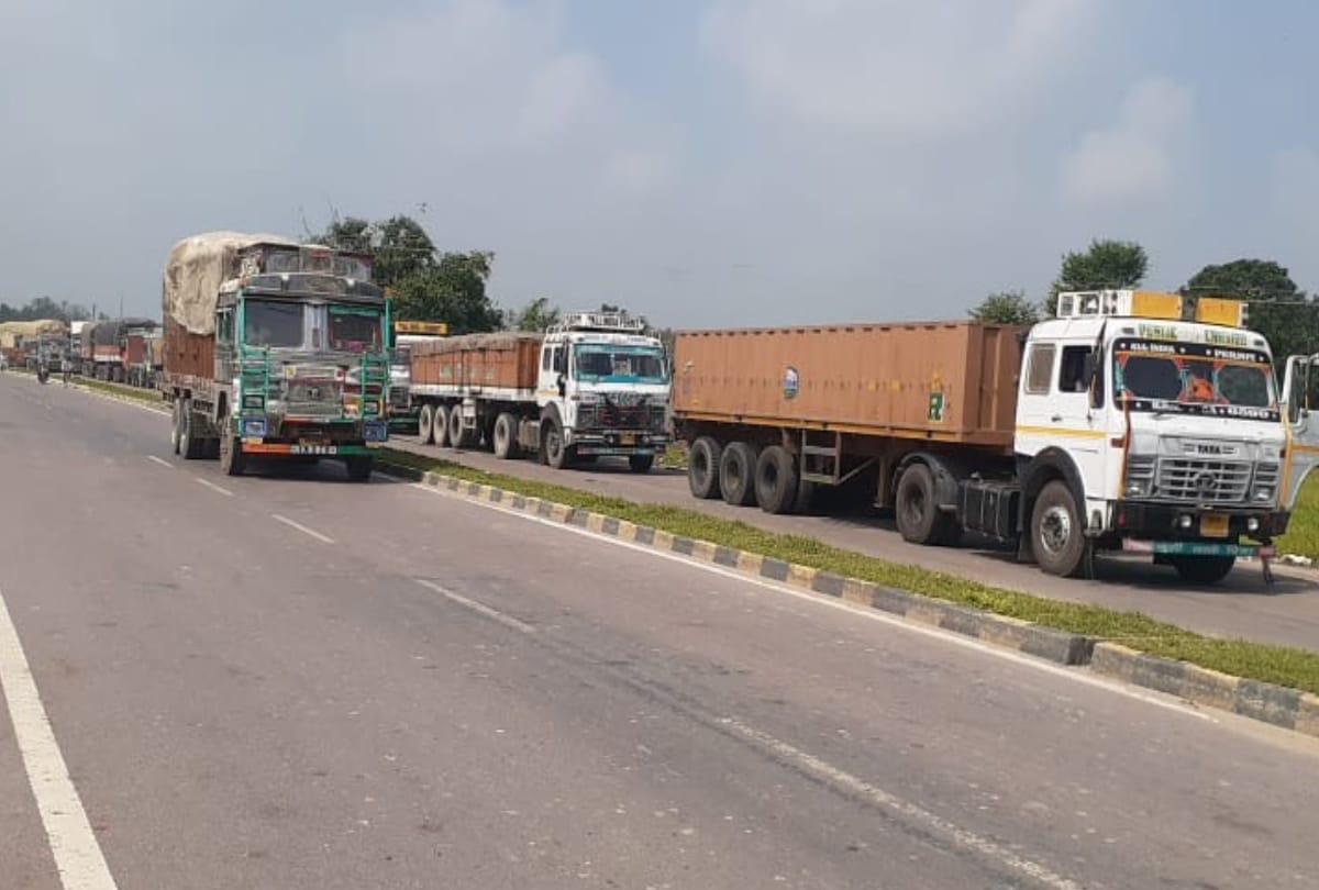 Truck entry in Nepal jam up to 15 km after open