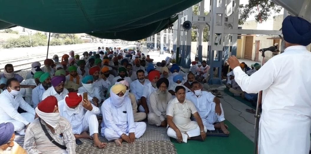 The agents came to support the farmers' protest in Muktsar