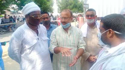 Congress workers reach BHU to meet family members of Azamgarh rape case Varanasi police stopped