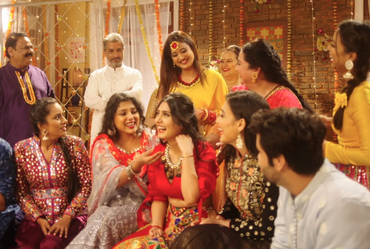 Varun Badola Shweta Tiwari and Anjali Tatrari tv serial Mere Dad Ki Dulhan will be offair soon and will start new show Story 9 Month Ki